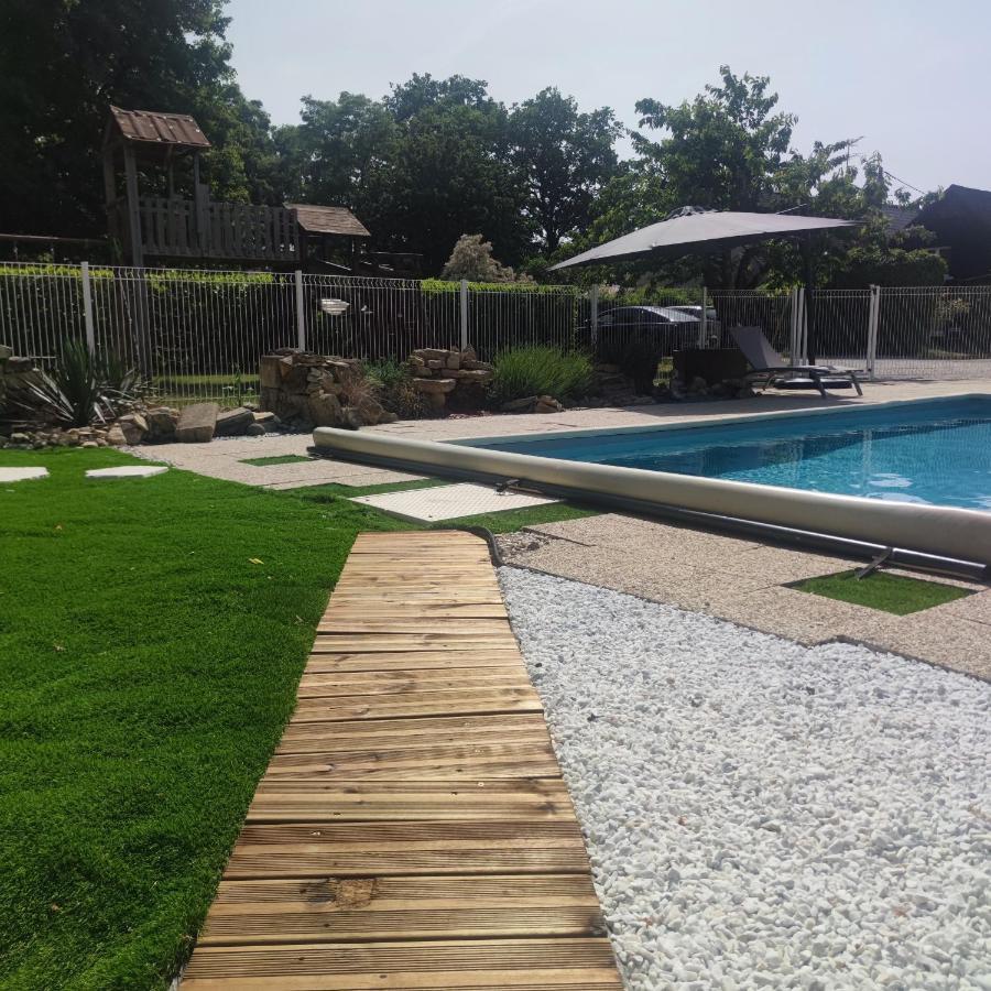 Naturel : Studio Calme Et Agreable Les Bordes 外观 照片